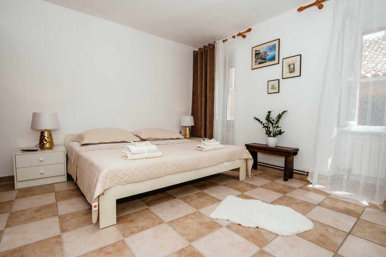 Heart Of Town Apartment Zadar Exterior photo
